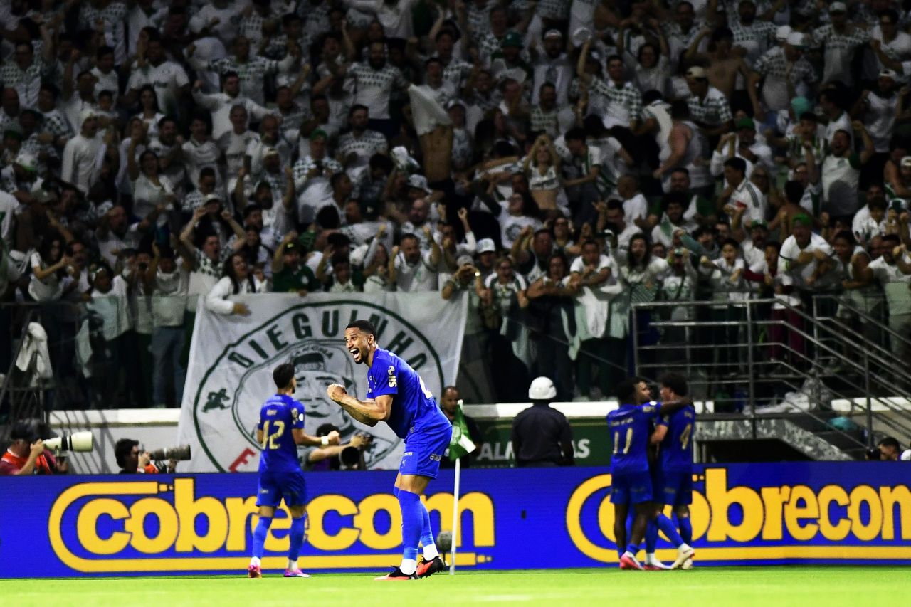 Torcida do Palmeiras no Nubank Parque durante clássico