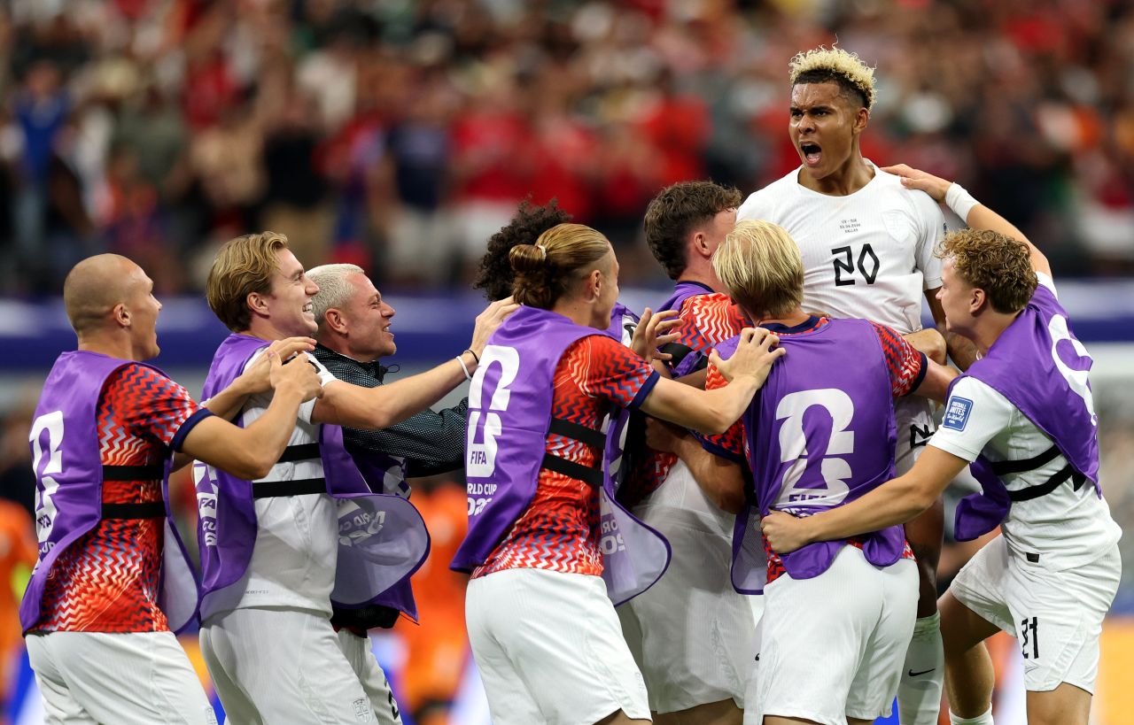 Antonio Nusa comemorando gol pela Noruega contra Costa do Marfim