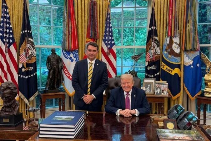 Donald Trump e Flávio Bolsonaro durante encontro