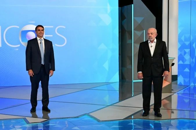 Luiz Inácio Lula da Silva e Flávio Bolsonaro em atos de campanha