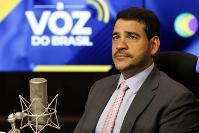 Jorge Messias no plenário do Senado