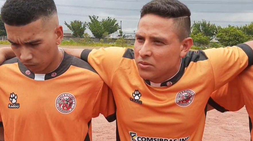 Final no Campo do 7 POA em Guaianazes: Jardim Helena vence Ousadia e Alegria nos pênaltis sob chuva intensa e campo lamacento. Goleiro Neto em destaque.