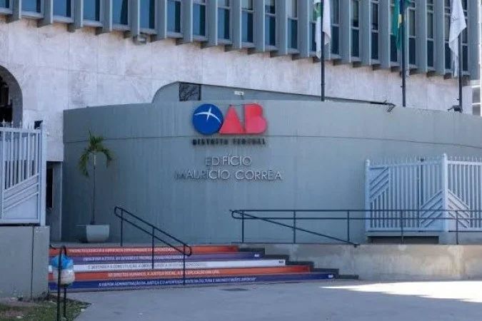 Plenário da OAB-DF em sessão extraordinária