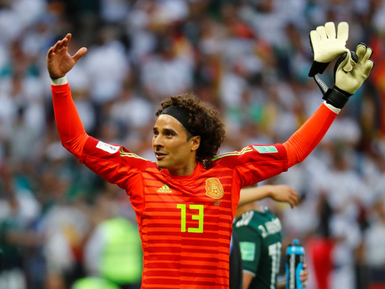 Guillermo Ochoa em ação com a seleção do México