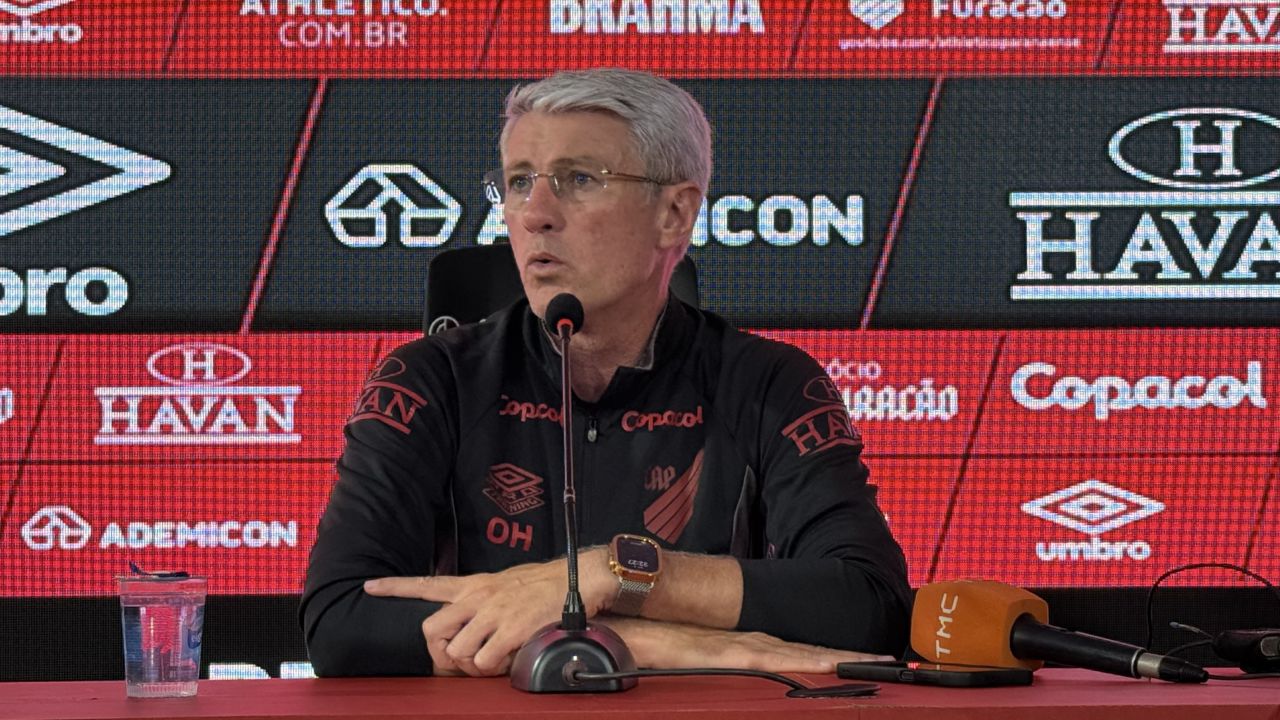 Odair Hellmann em entrevista após jogo