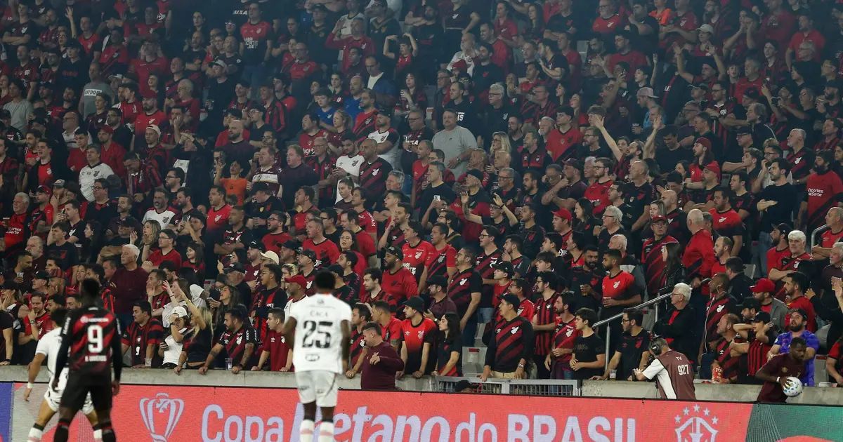 Torcida no Maracanã durante clássico