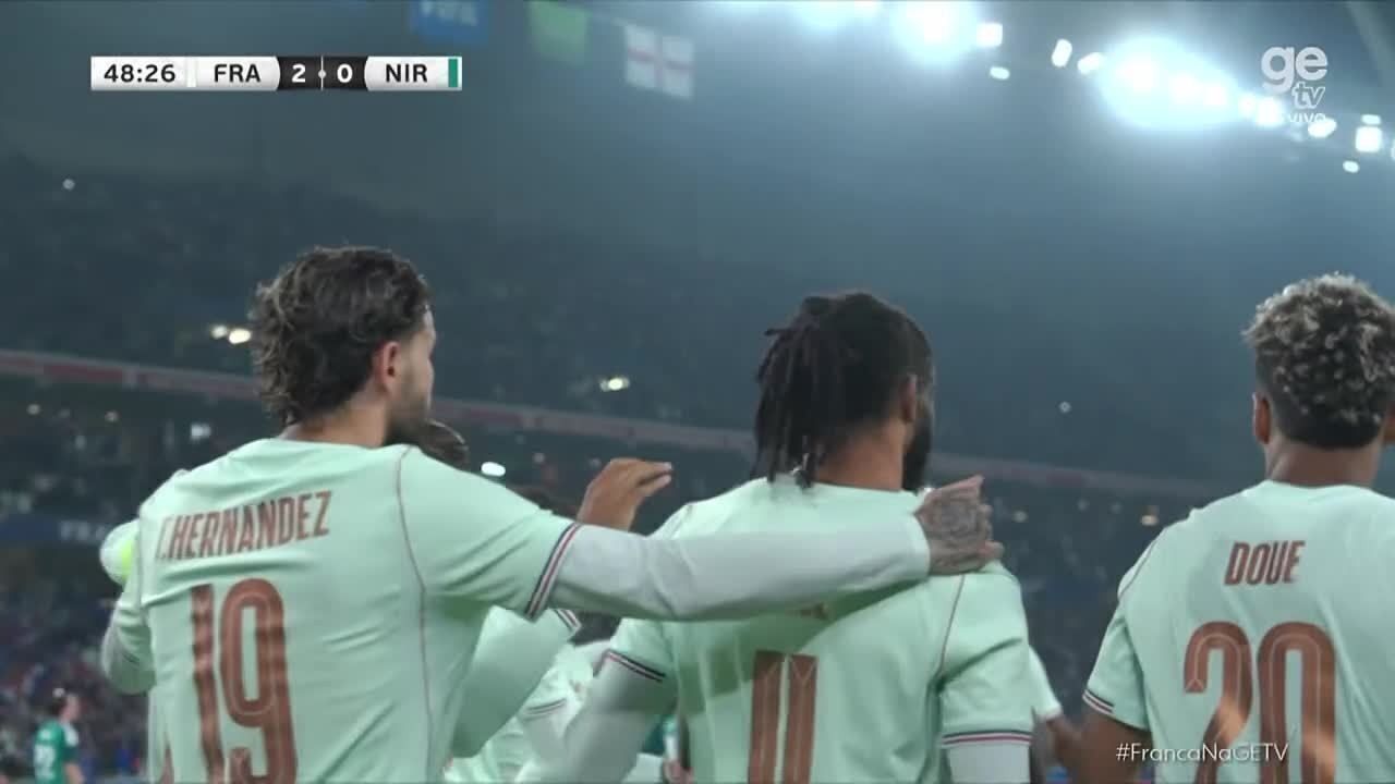 Olise comemora gol pela seleção francesa