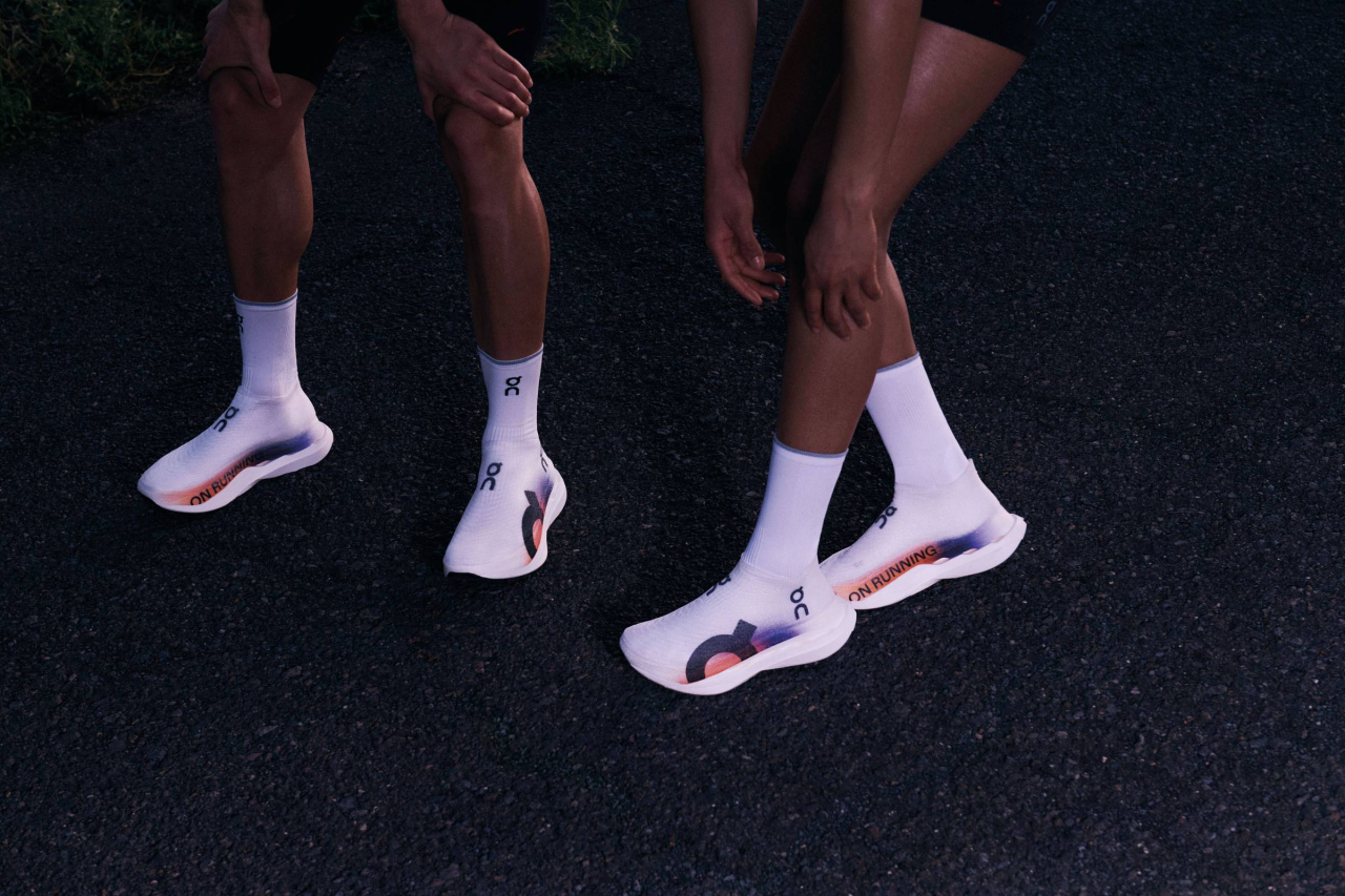 Tênis On expostos em vitrine