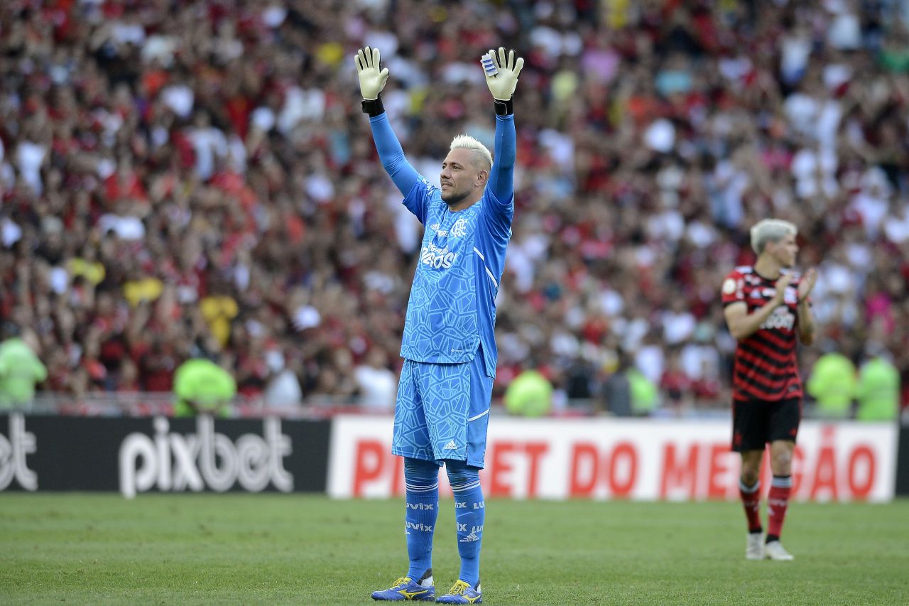Diego Alves atuando pelo Flamengo