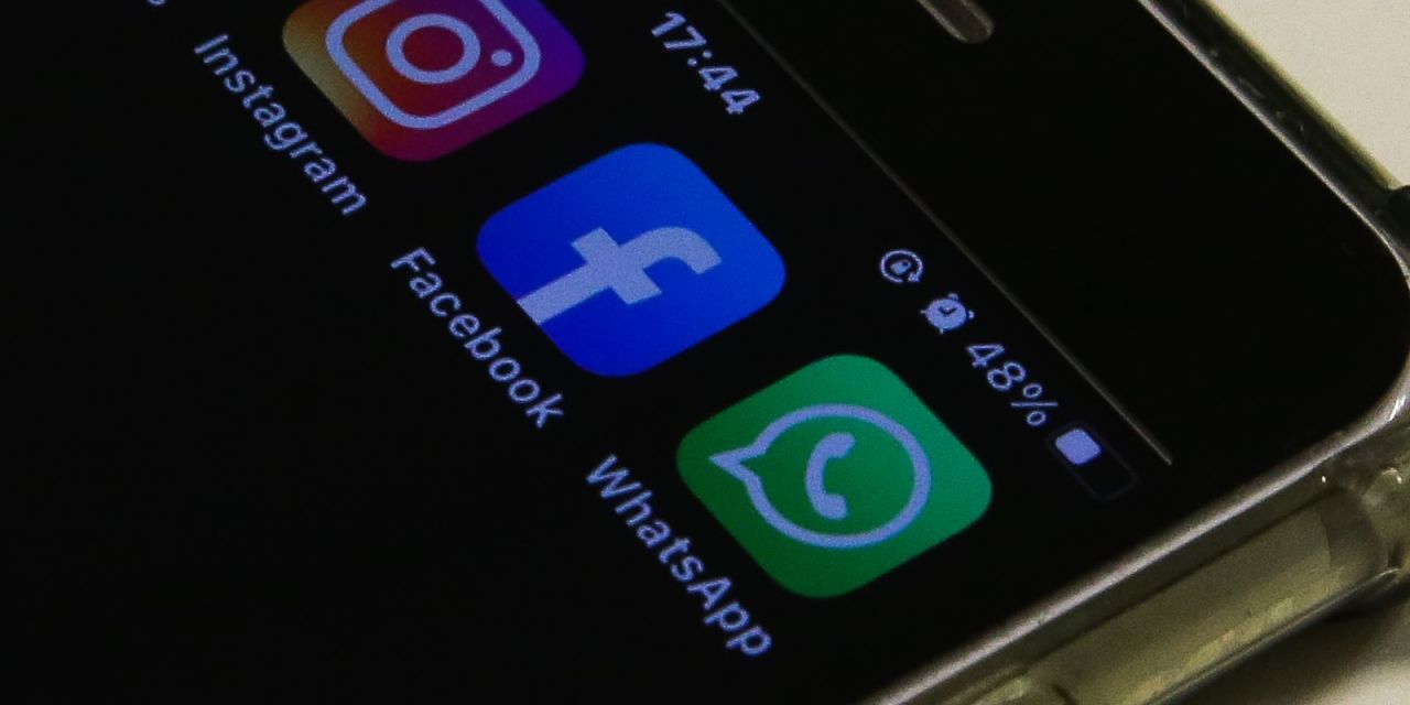 Logotipos do Facebook, Instagram e WhatsApp lado a lado
