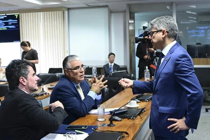 Ação da Polícia Federal e fachada do Supremo Tribunal Federal