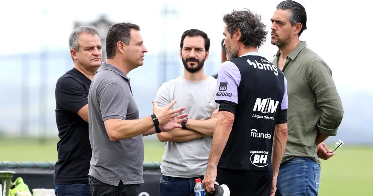 Paulo Bracks em entrevista explicando estratégia de contratações do Atlético