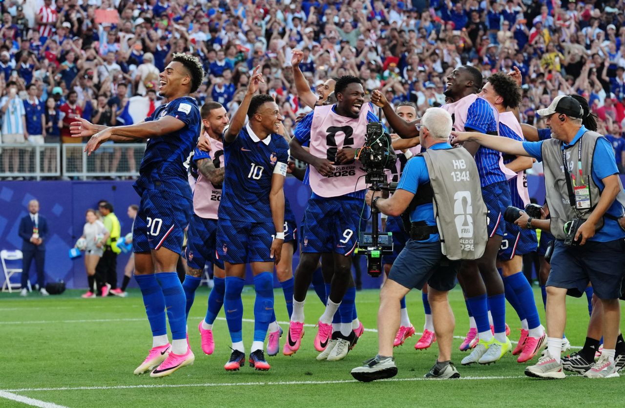 Jogadores comemoram após classificação na Copa do Mundo