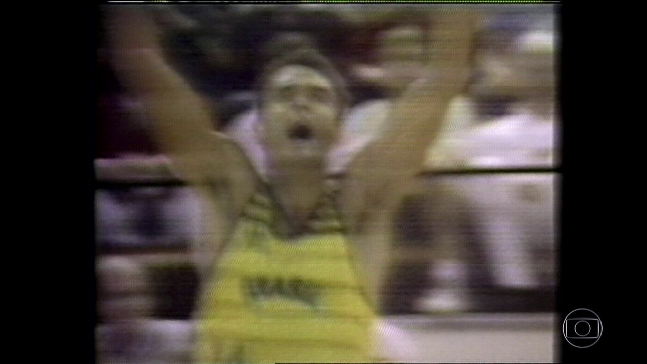 Oscar Schmidt comemorando arremesso na final do Pan de 1987