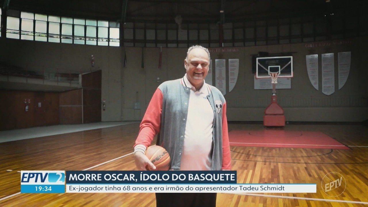 Oscar Schmidt em quadra