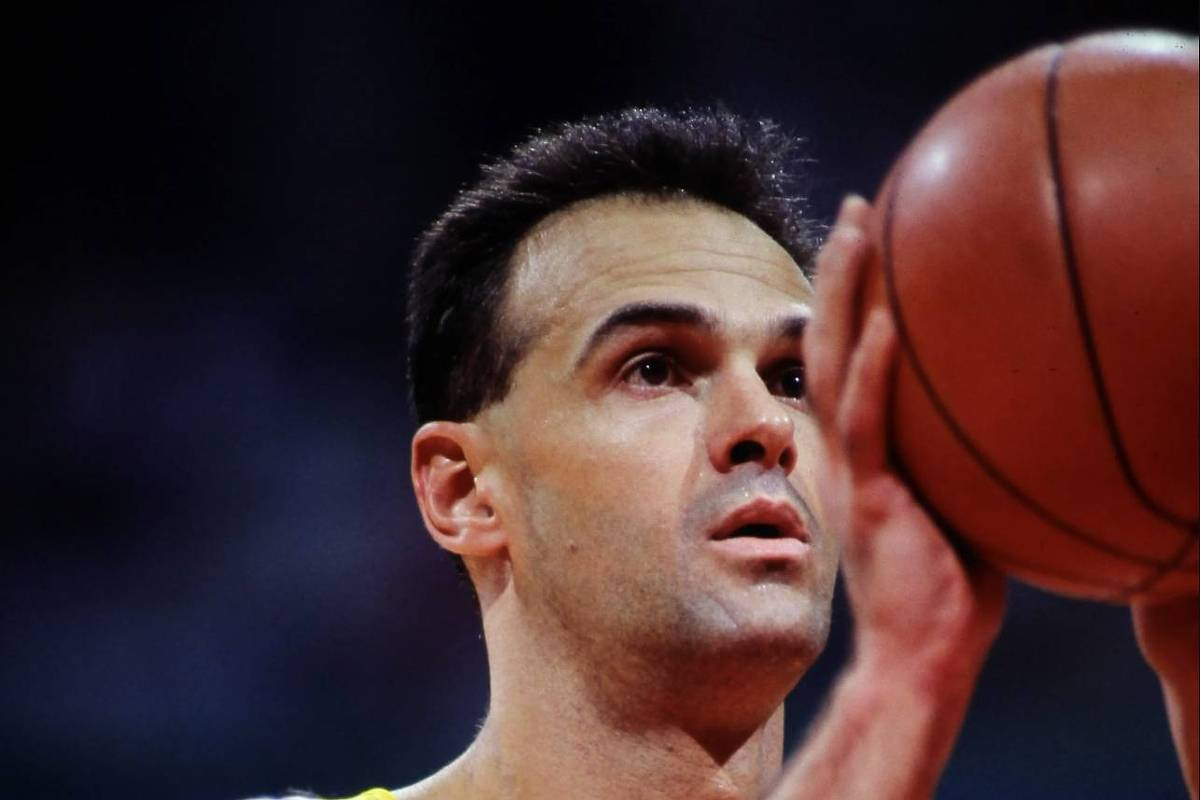 Oscar Schmidt em quadra