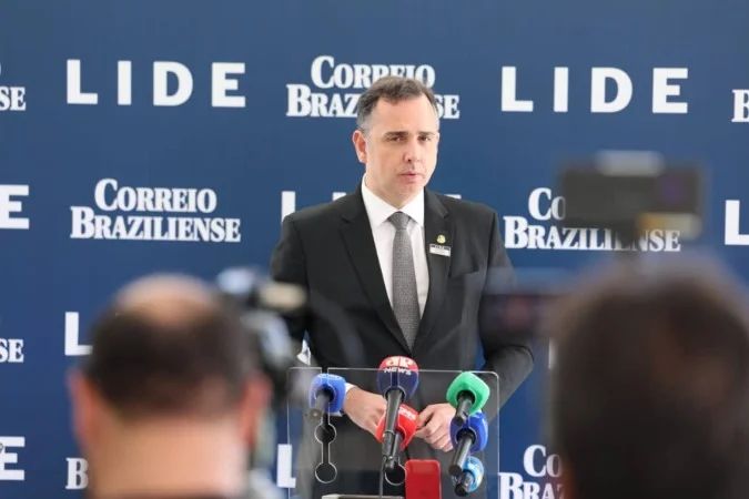 Senador Rodrigo Pacheco em coletiva no Brasília Summit
