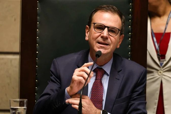 Eduardo Paes em evento público em São Gonçalo