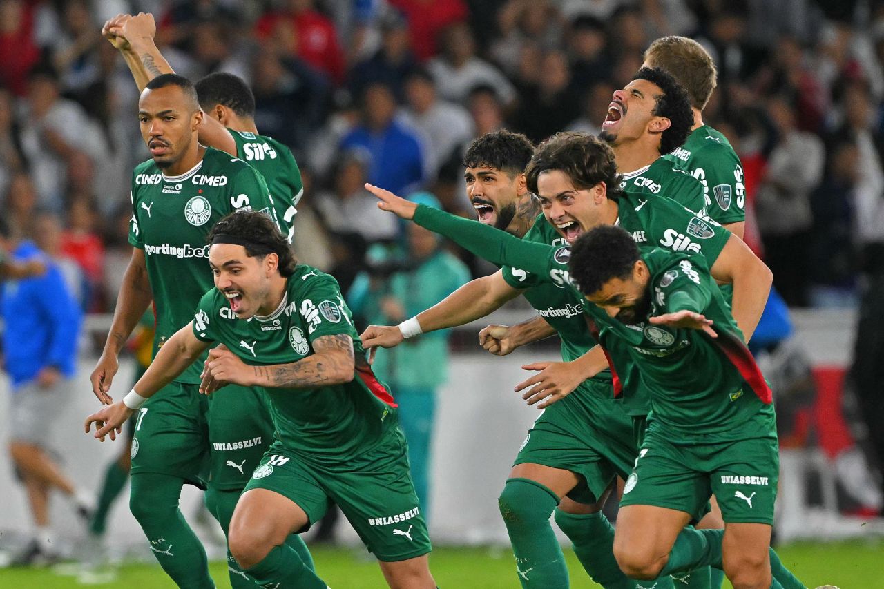 Palmeiras comemora classificação nos pênaltis contra a LDU