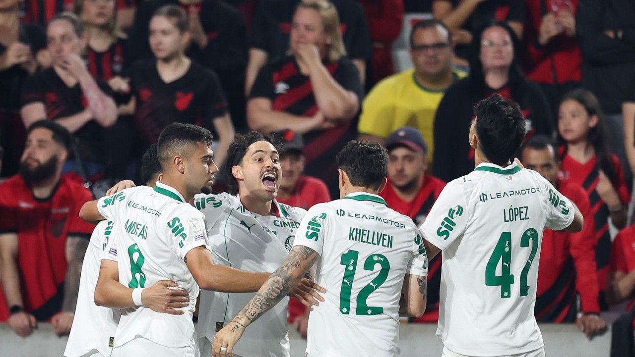 Mauricio comemora gol pelo Palmeiras