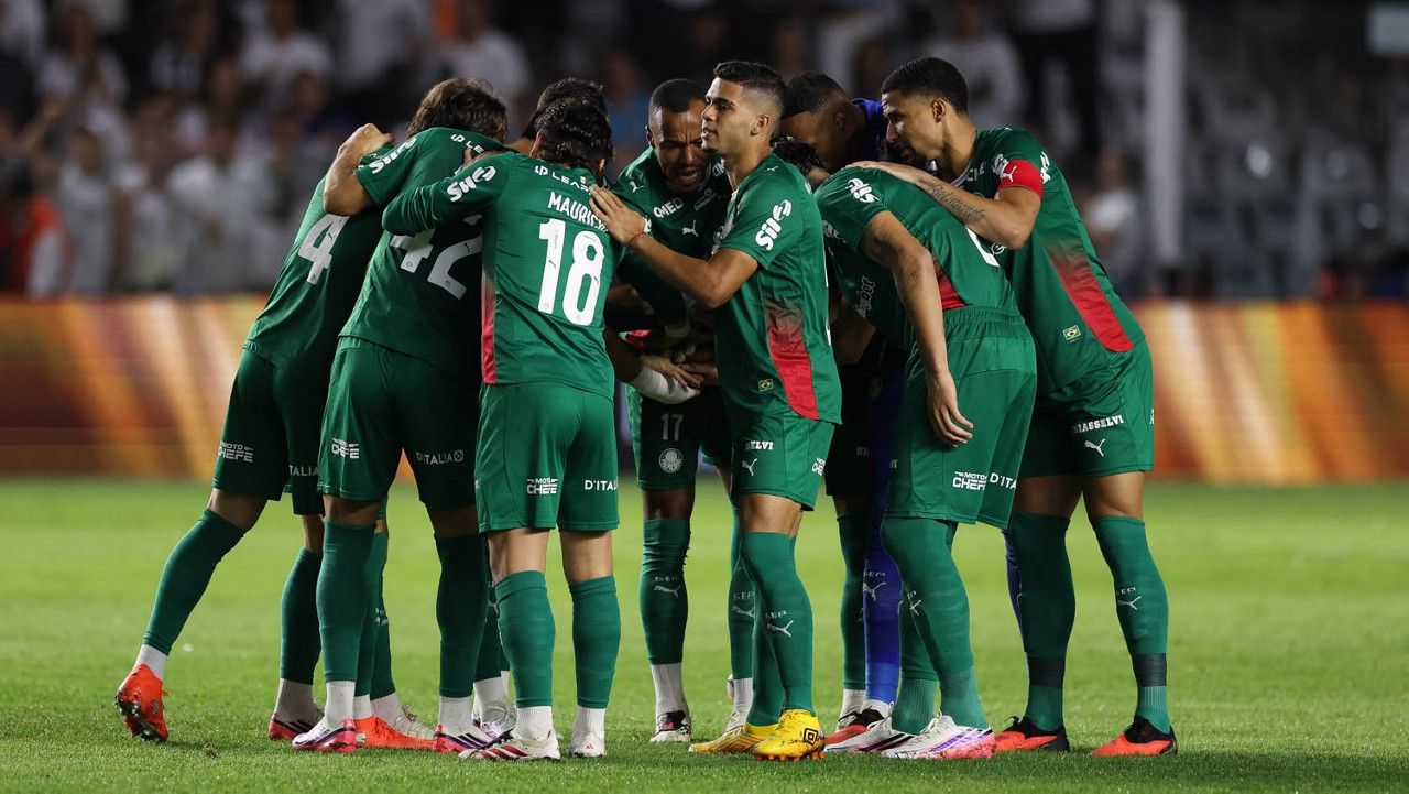 Jogadores do Palmeiras antes da partida contra o Santos
