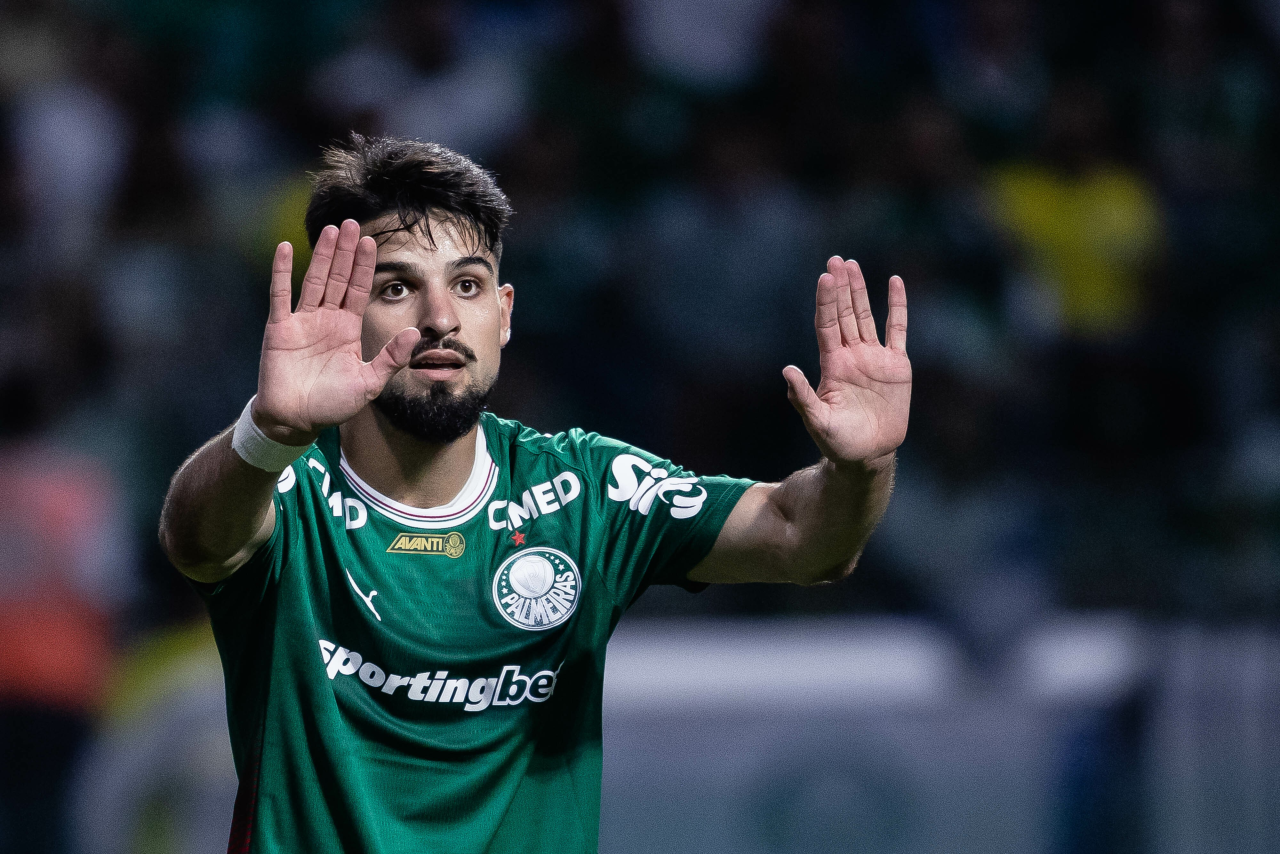 Flaco López em campo