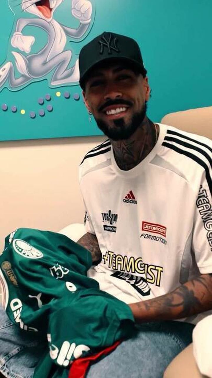 Alexander Barboza com a camisa do Palmeiras