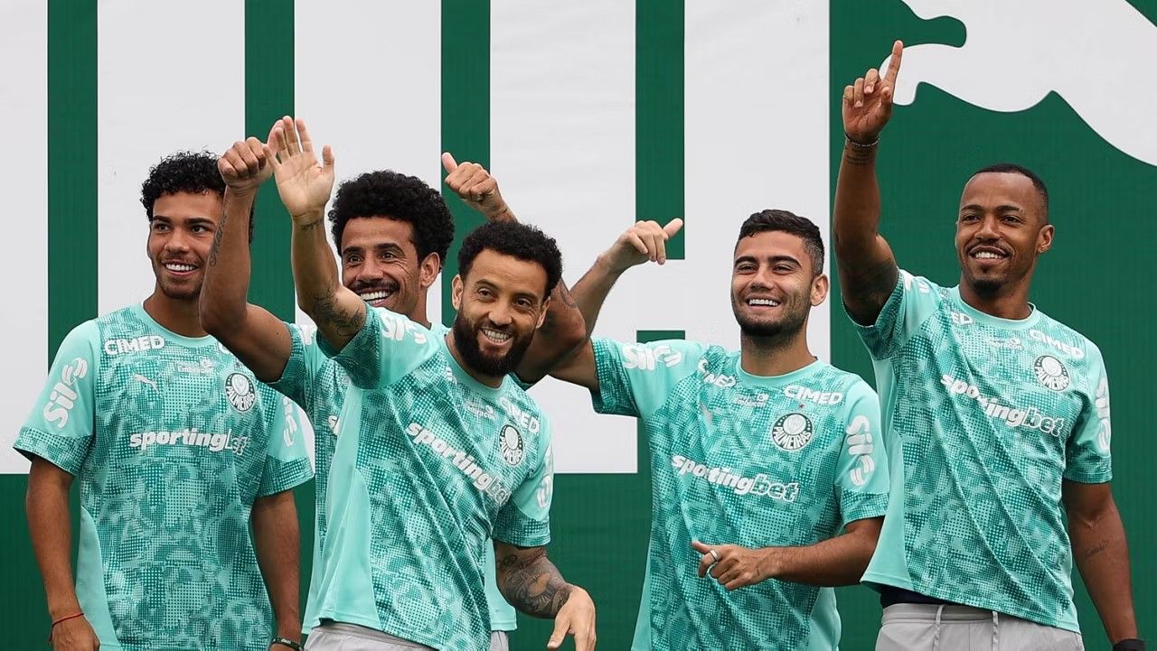 Jogadores do Palmeiras comemorando gol no Maracanã