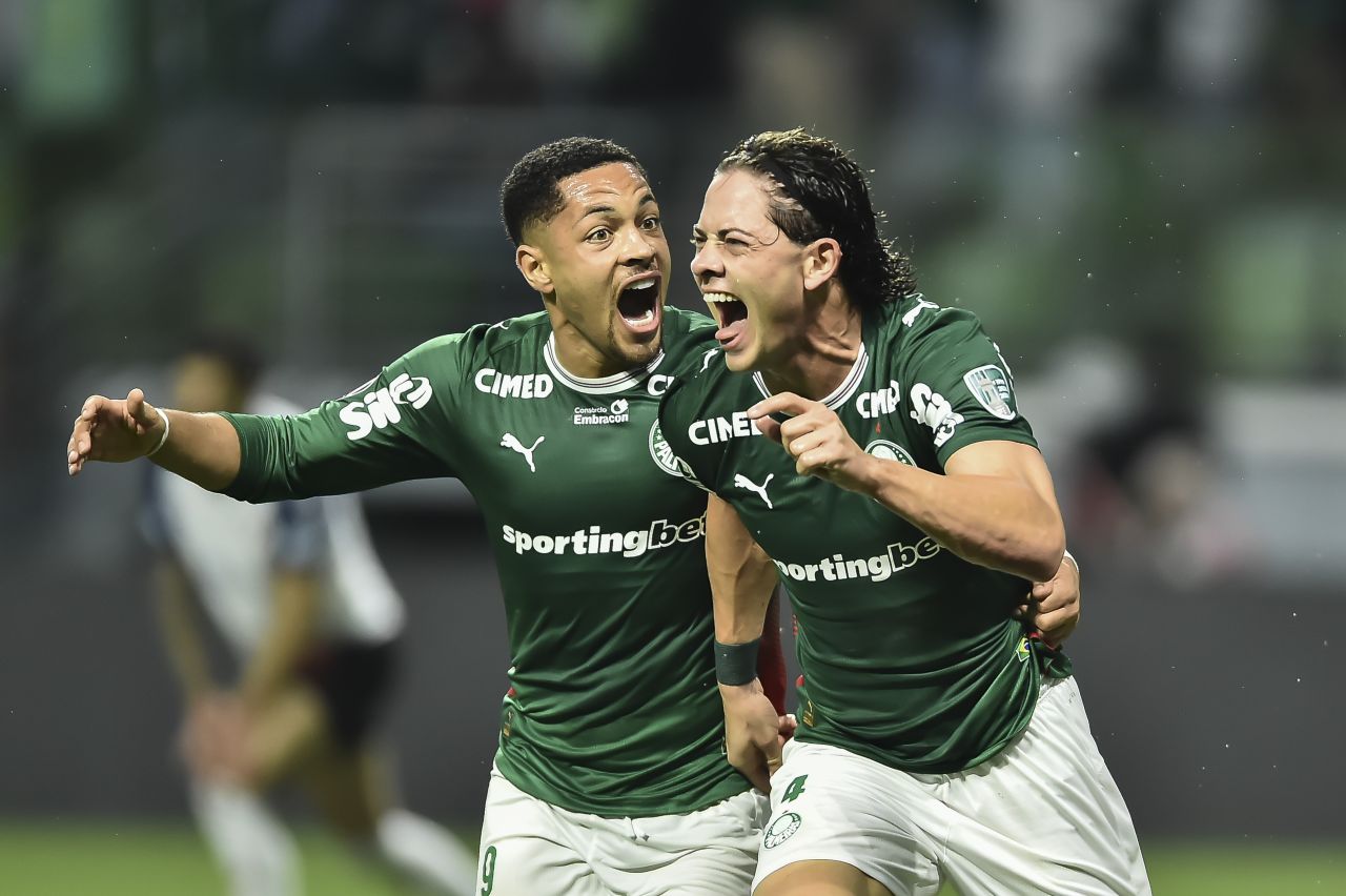 Giay comemorando gol contra a LDU