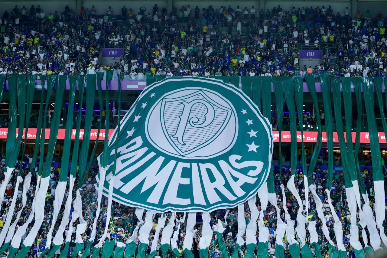 Torcida do Palmeiras no Nubank Parque comemorando