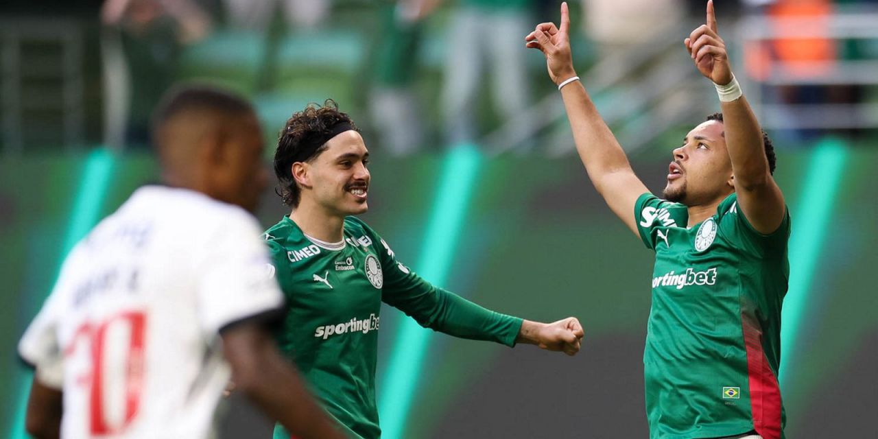 Jogadores do Palmeiras comemoram gol no jogo contra o Vasco