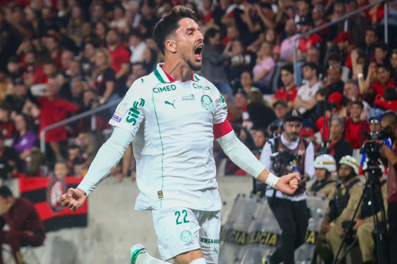 Maurício comemora gol do Palmeiras