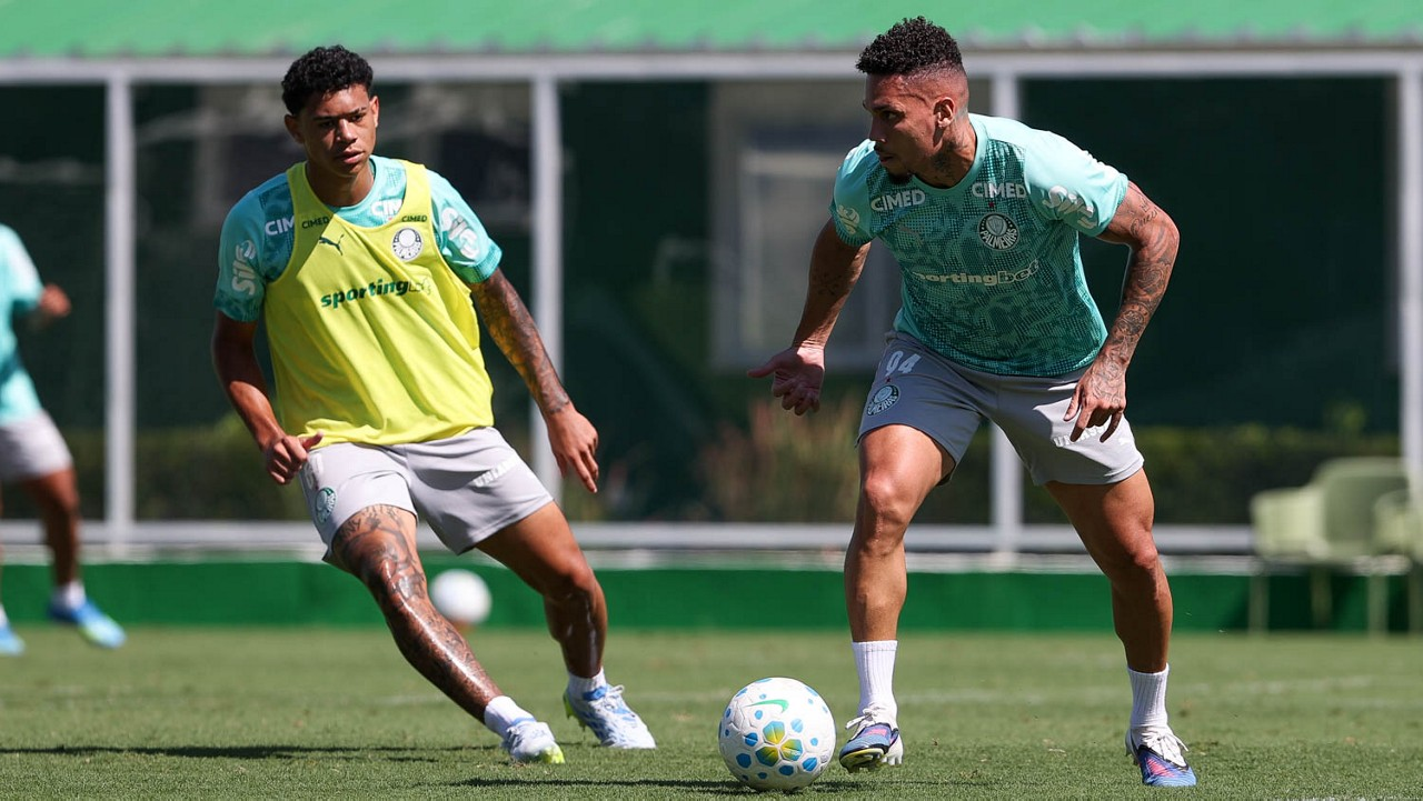 Paulinho durante treino do Palmeiras na Academia de Futebol