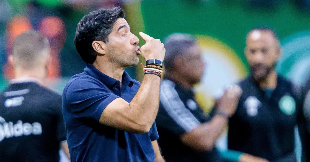 Jogadores do Palmeiras celebram defesa