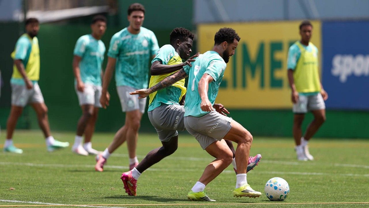 Miguel e Felipe Anderson durante treino do Palmeiras