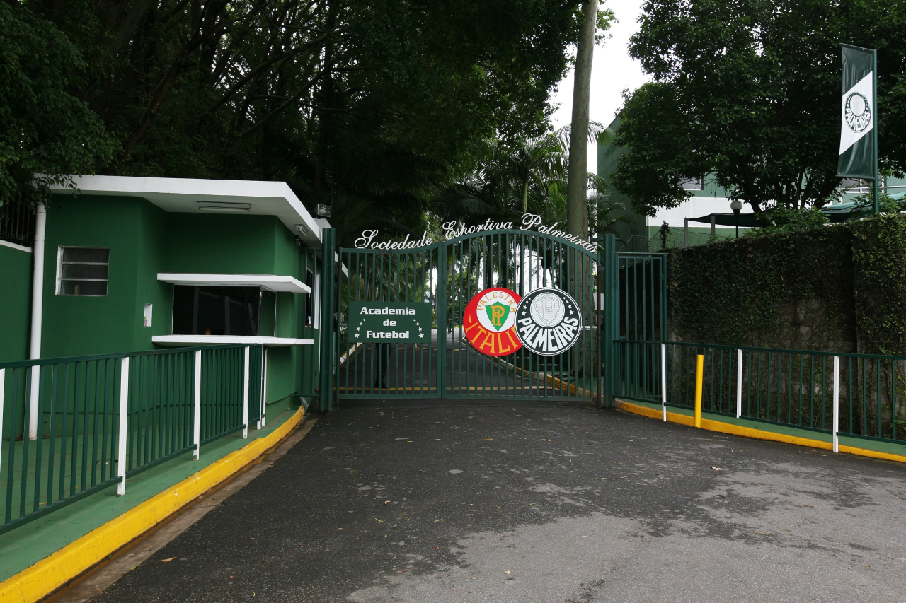 Entrada da Academia de Futebol do Palmeiras