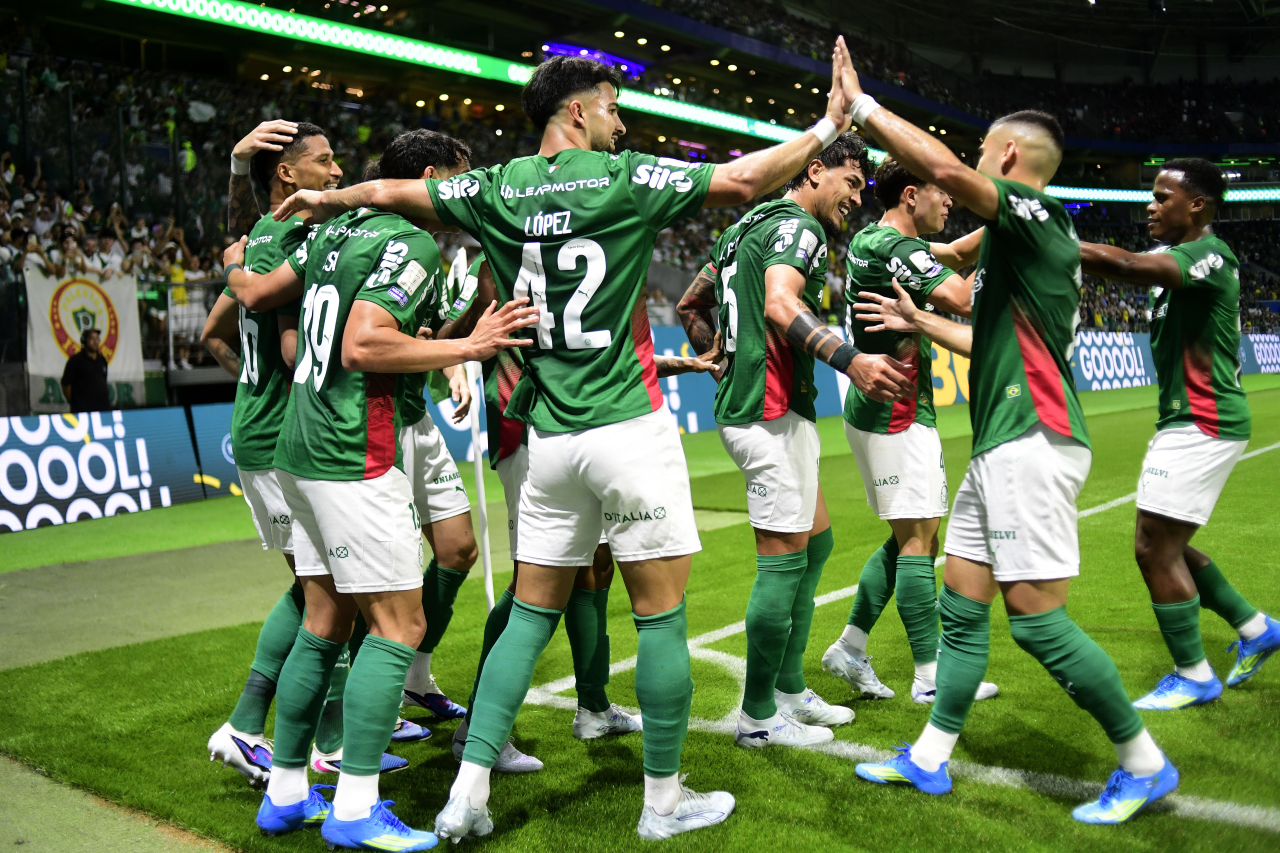 Gustavo Gomez comemora gol contra Athletico-PR