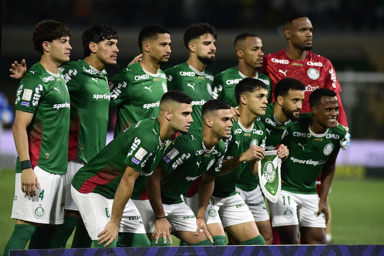 Palmeiras em ação no empate por 1 a 1 contra o Cruzeiro