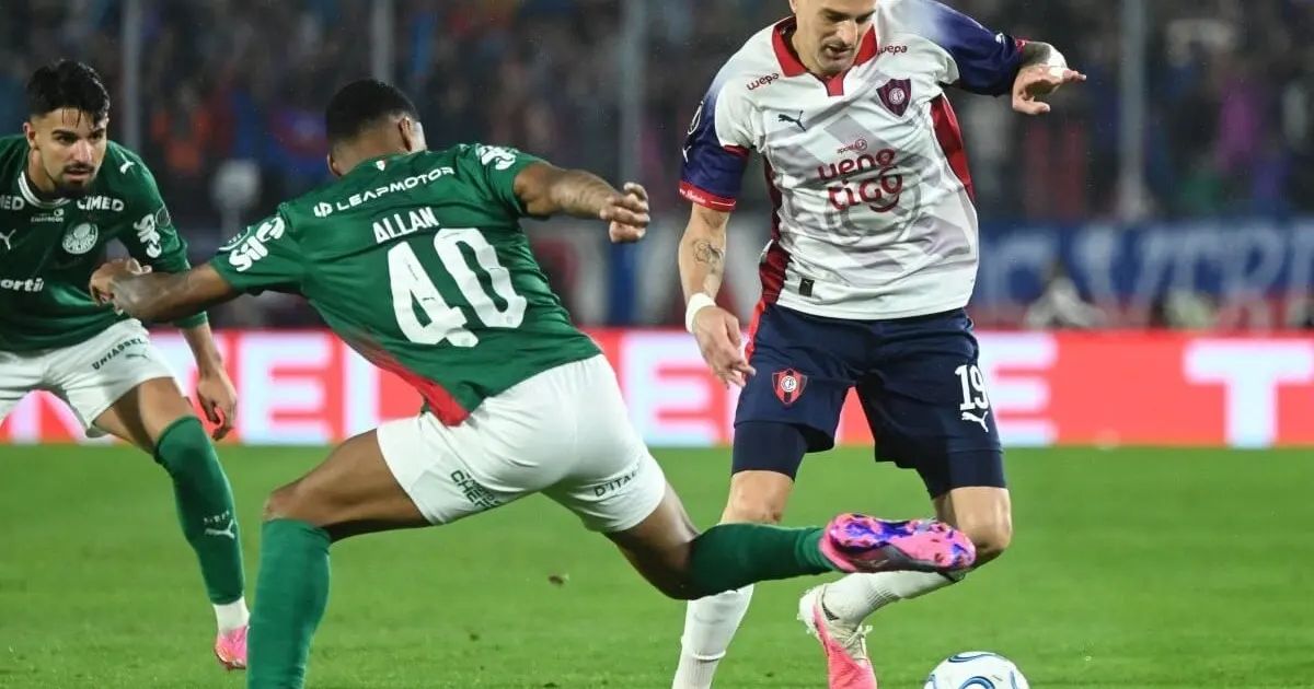 Gustavo Gómez cabeceia e comemora gol contra Cerro Porteño