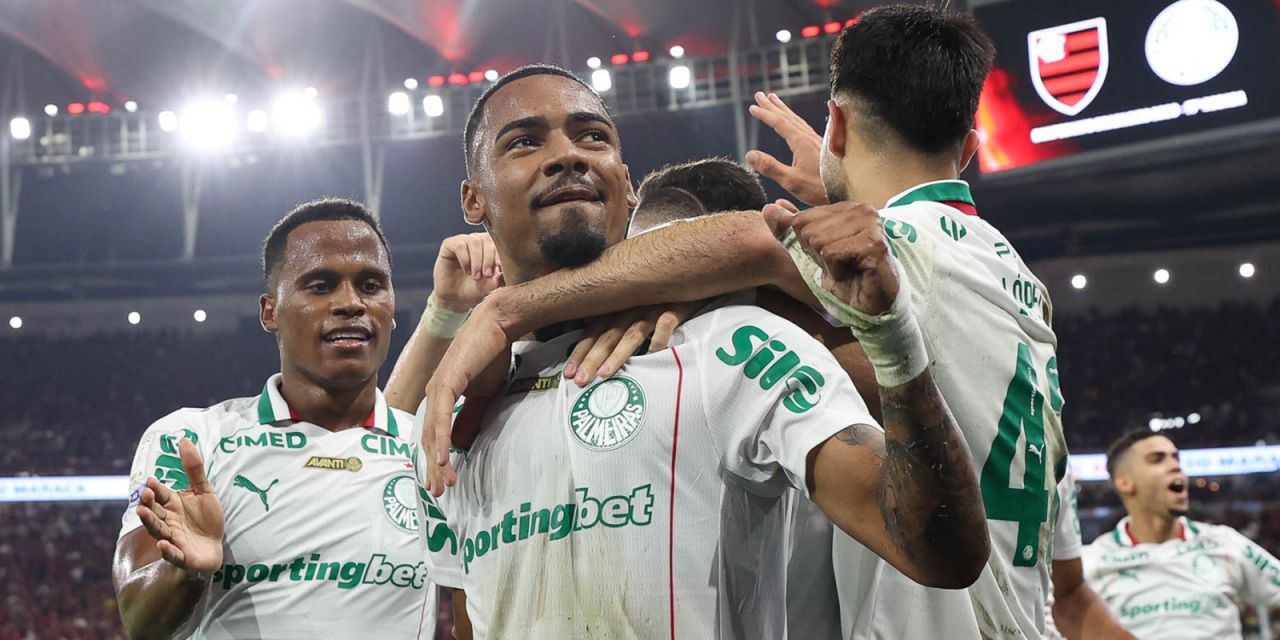 Jogadores do Palmeiras comemorando gol no Maracanã