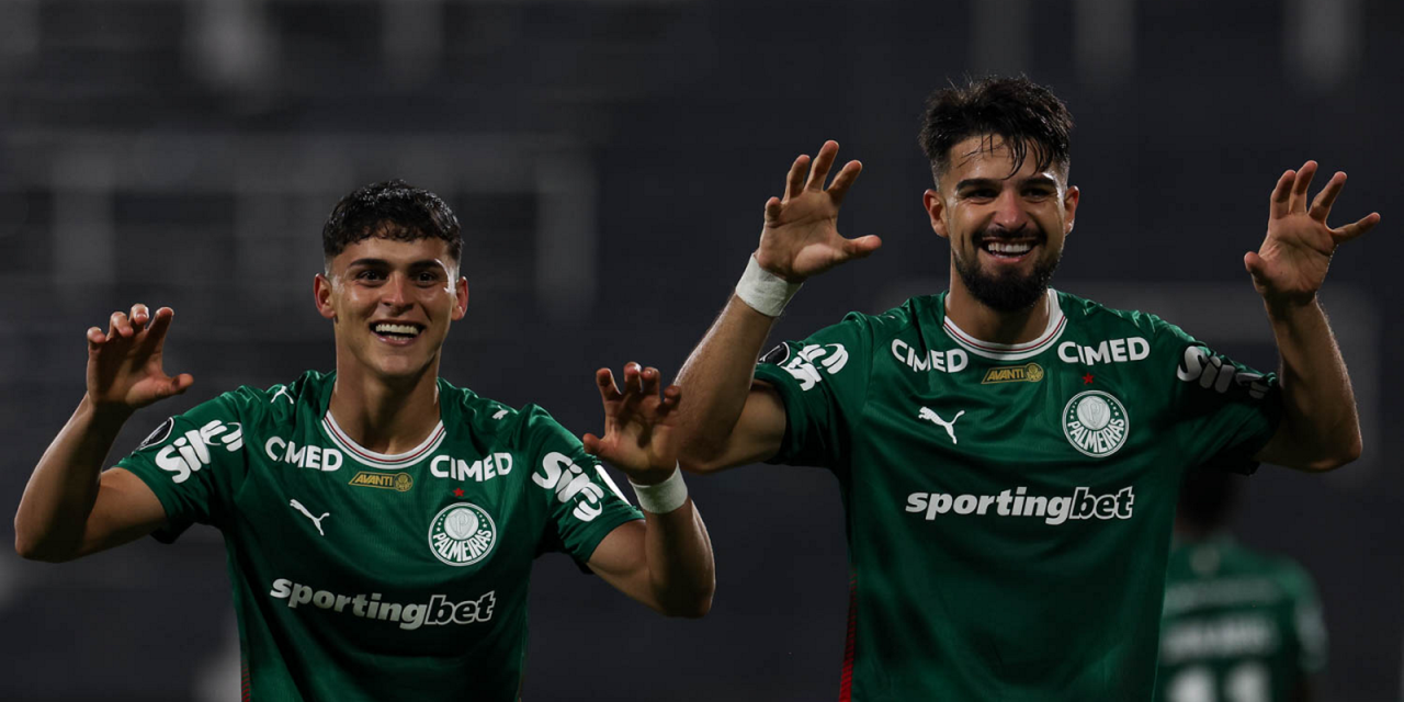 Flaco López comemorando gol do Palmeiras contra o Sporting Cristal