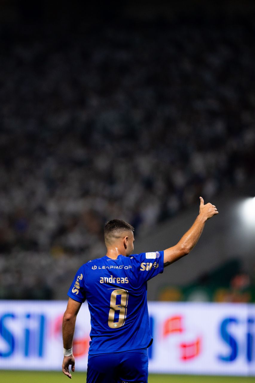Andreas Pereira em ação pela camisa do Palmeiras contra o Bahia