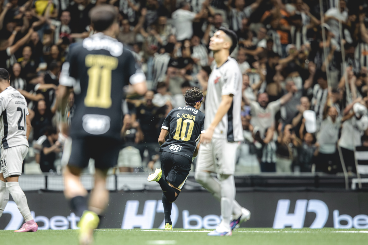 Scarpa comemorando gol pelo Atlético-MG