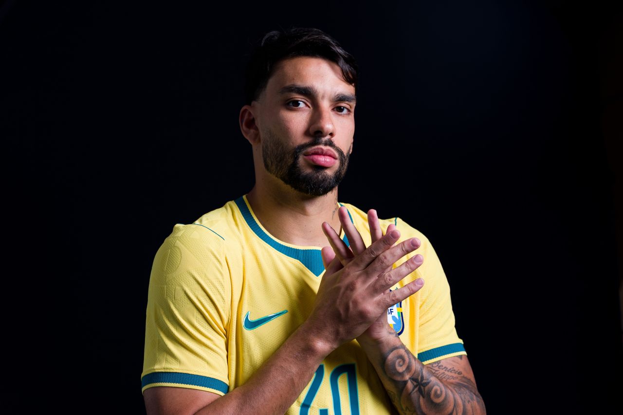 Lucas Paquetá em ensaio da seleção brasileira