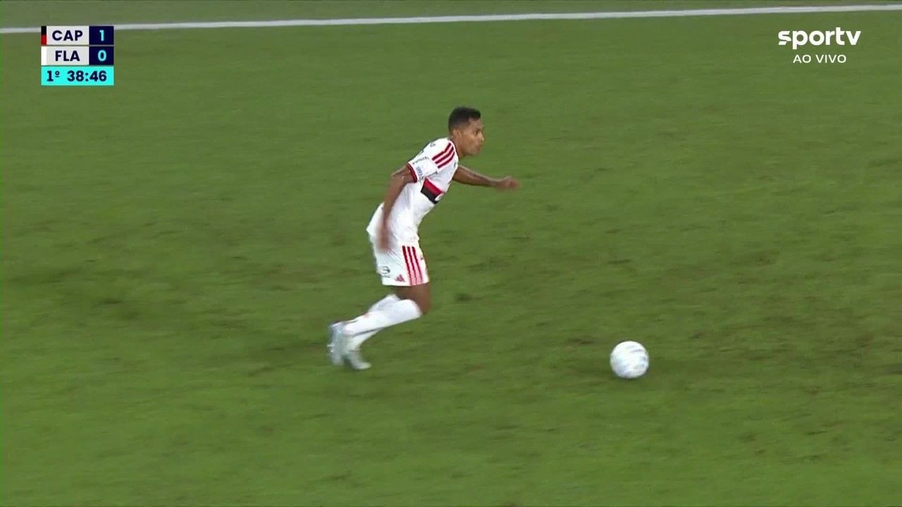 Marca na canela de Lucas Paquetá após falta de Felipinho