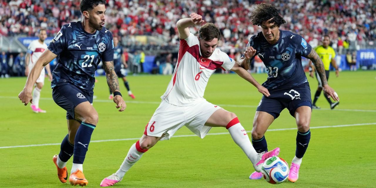 Matías Galarza celebra após marcar gol contra a Turquia