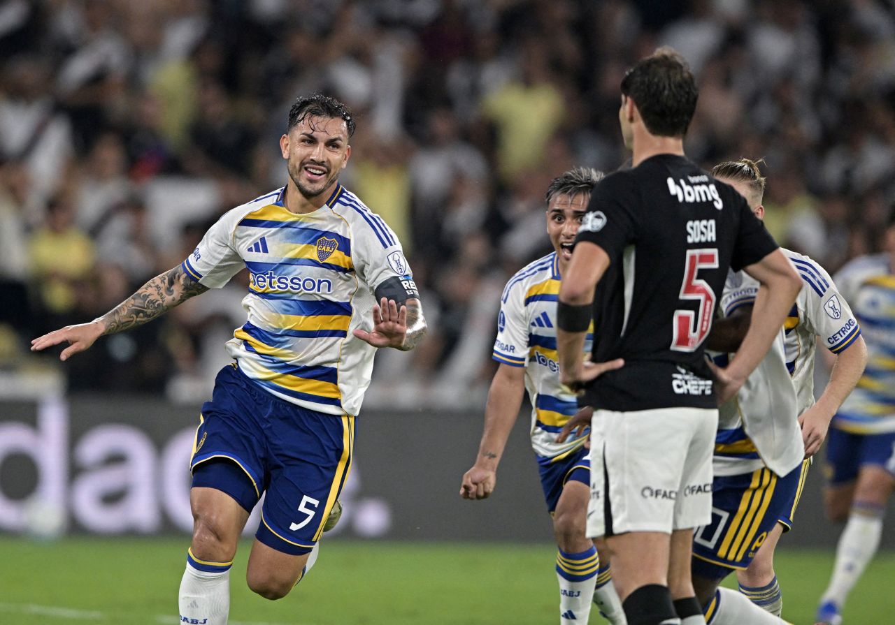 Leandro Paredes comemora gol pelo Boca no Maracanã