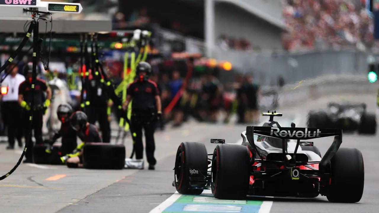 Paul Aron em teste de F1