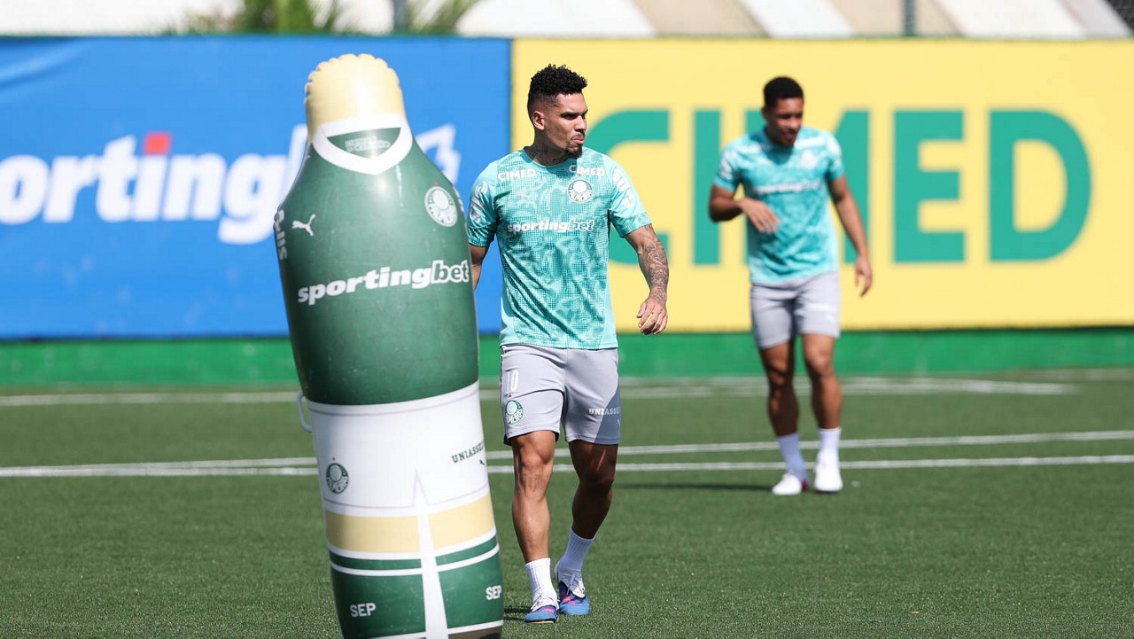 Paulinho em treino integrado ao elenco do Palmeiras