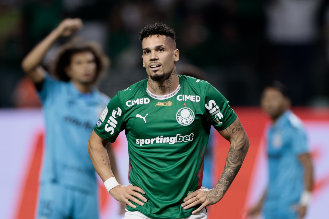 Paulinho em campo pelo Palmeiras no Allianz Parque